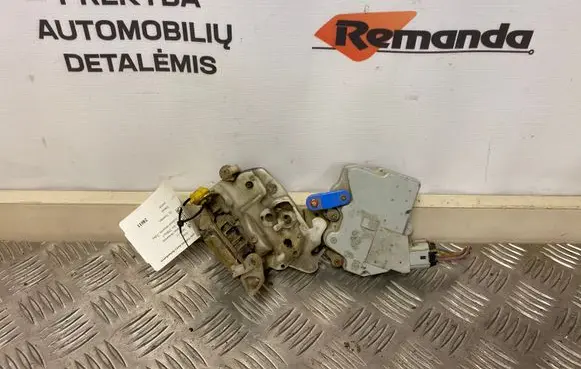 Nissan Terrano Front door lock