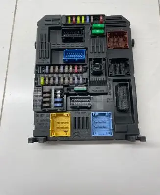 Peugeot 308 Fuse module 9819851280 1441840849 28550129