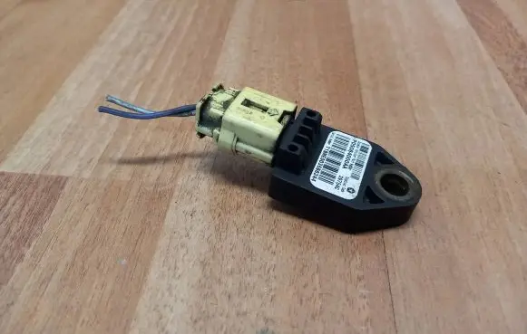 Jeep Cherokee III KJ Airbag deployment crash/impact sensor P05084000AA 39754C T1BME0035B6244