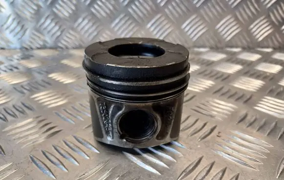 Opel Corsa D Piston 73502643