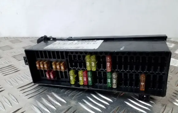 Volkswagen Touran II Fuse module