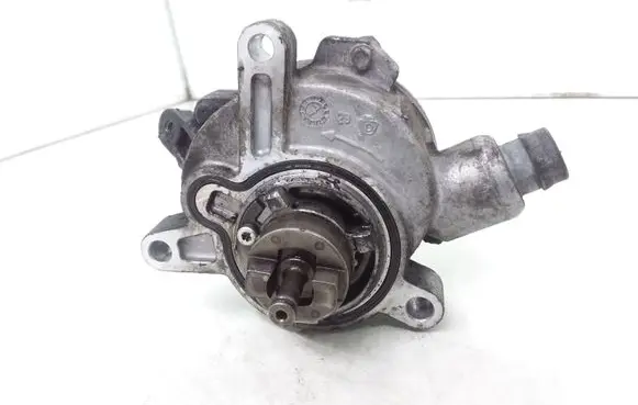 Volvo V70 Vacuum pump 30731825