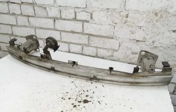 Renault Megane III Front bumper cross member 77042702R