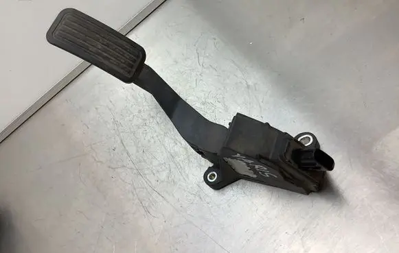 Toyota Yaris Accelerator throttle pedal 781100D010
