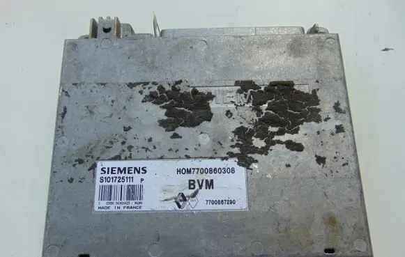 Renault Laguna I Engine control unit/module S101725111P