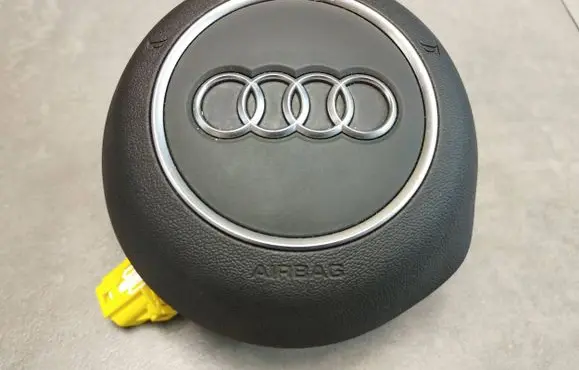 Audi A1 Steering wheel airbag 82A880201J 638245200 AVVB1086F9M