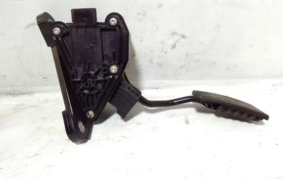 Honda CR-V Accelerator throttle pedal JM14B