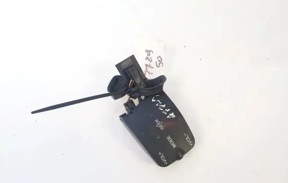Ford Focus Steering wheel buttons/switches 758710