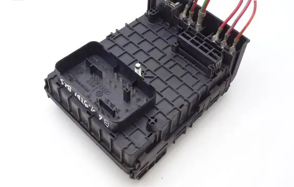 Volkswagen PASSAT B6 Fuse module 3C0937125
