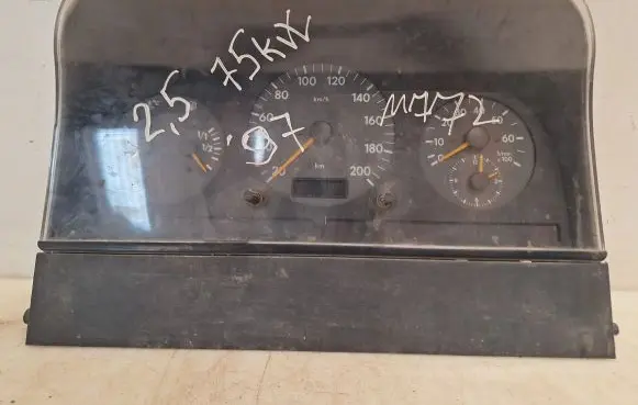 Volkswagen II LT Speedometer (instrument cluster) VW2D0919860A