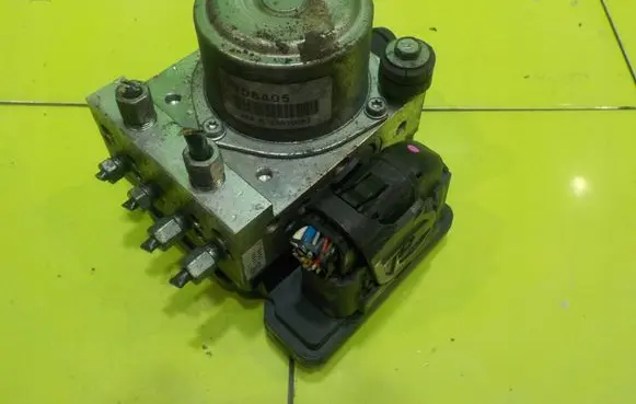 Nissan Juke I F15 ABS Pump 476601KC1B