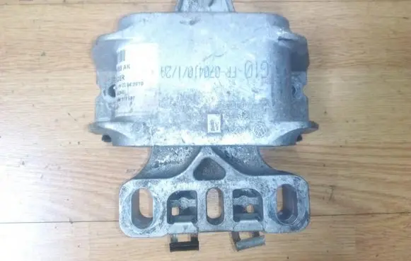 Volkswagen Golf IV Engine mount bracket 1j0199555