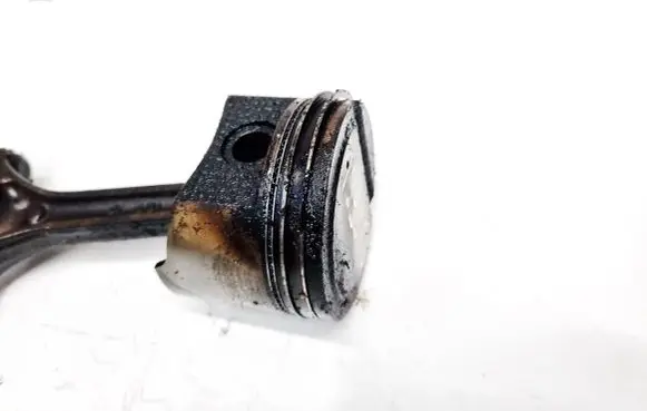 Hyundai Coupe Piston with connecting rod