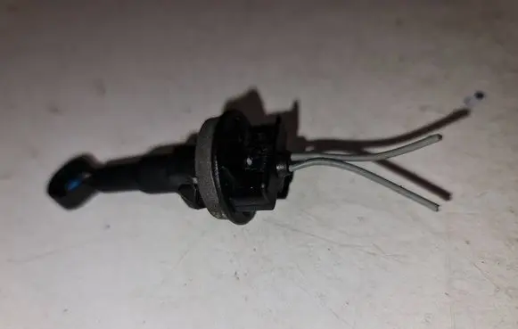 Volkswagen Golf I Interior temperature sensor PA6610 006667V
