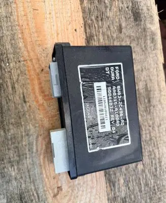 Jaguar XF X250 Hand brake control module 8W83-2C496-AD