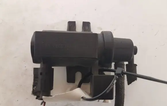 BMW 1 E81 E87 Turbo solenoid valve 70206301 780539101