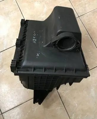 Volkswagen II LT Air filter box 2D0129601B