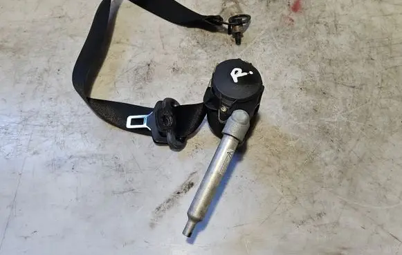 Mercedes-Benz A W168 Front seatbelt 1688623285