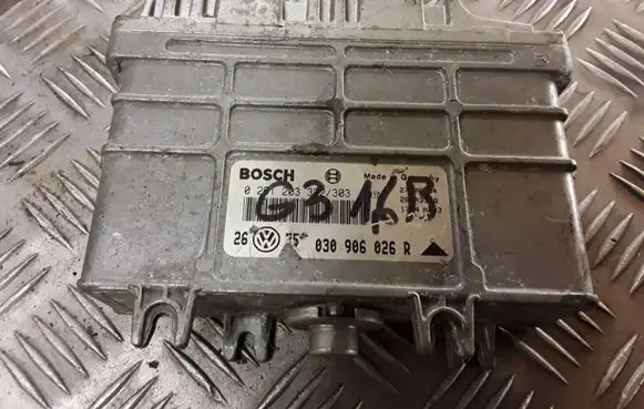 Volkswagen Golf III Engine control unit/module 0261203302 030906026R