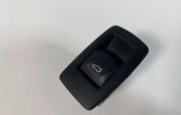 BMW 5 G30 G31 G38 Tailgate opening switch 9327029