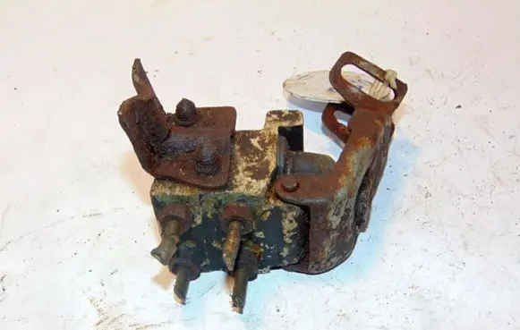 Volkswagen Polo III 6N 6N2 6NF Brake power pressure regulator 1H0612151C