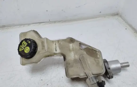 Master brake cylinder