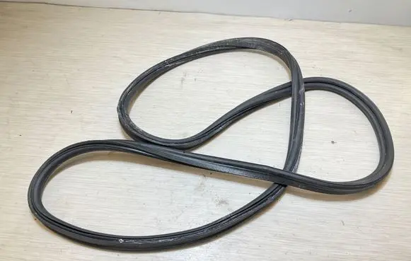 BMW 3 G20 G21 Trunk rubber seal (body) 7430617