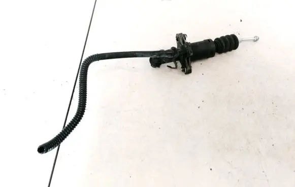 Volkswagen Touareg I Clutch master cylinder 