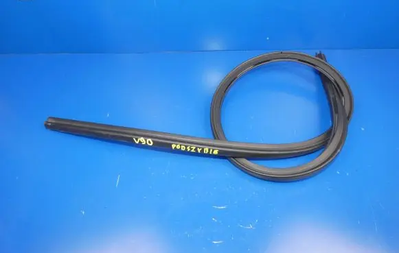 Volvo S90, V90 Engine compartment rubber 