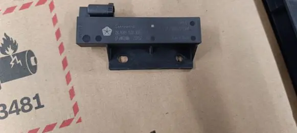Maserati Ghibli Aerial antenna amplifier 68067753AA