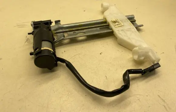 BMW 5 GT F07 Seat adjustment motor 907353 444648007 12505