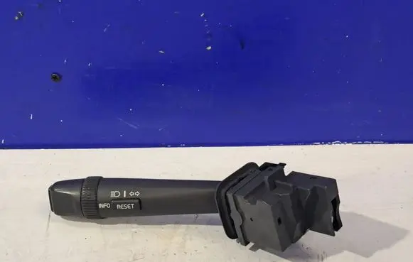 Volvo V70 Indicator stalk 31268578