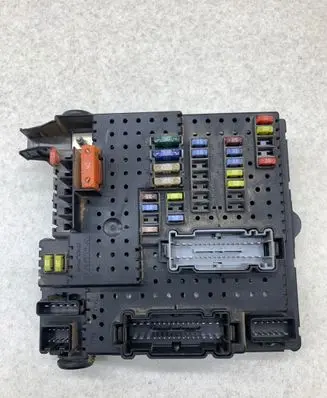 Volvo S60 Fuse module 30728512 06W425 28017881