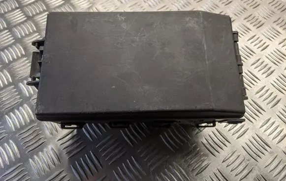 Ford Focus Fuse box set 518276100 2M5T14A067BB