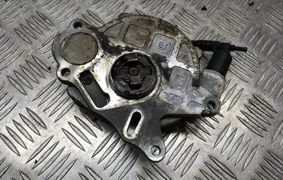 Volkswagen Tiguan Vacuum pump 03L145100