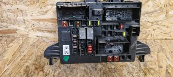 Opel Insignia A Fuse module 13277319 07200600711