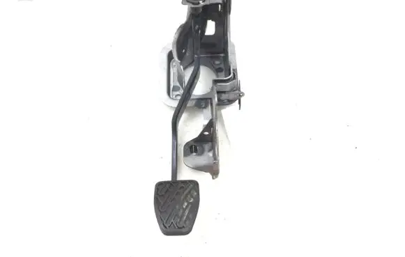 Nissan Juke I F15 Clutch pedal 