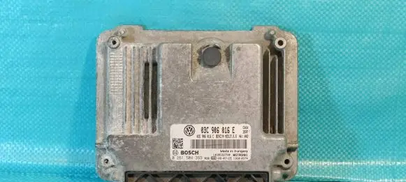 Skoda Octavia Mk2 (1Z) Engine control unit/module 03C906016E 0261S04393