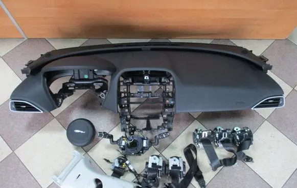 Jaguar XE Radio/GPS head unit trim