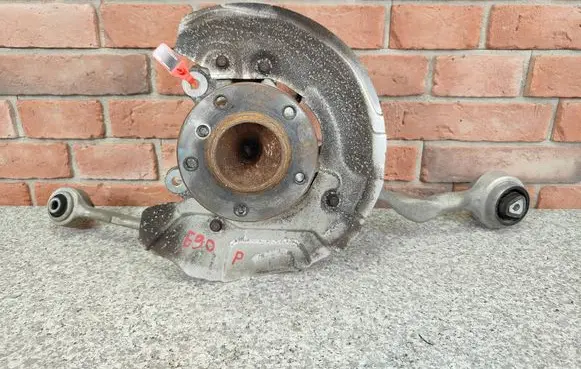 Front wheel hub
