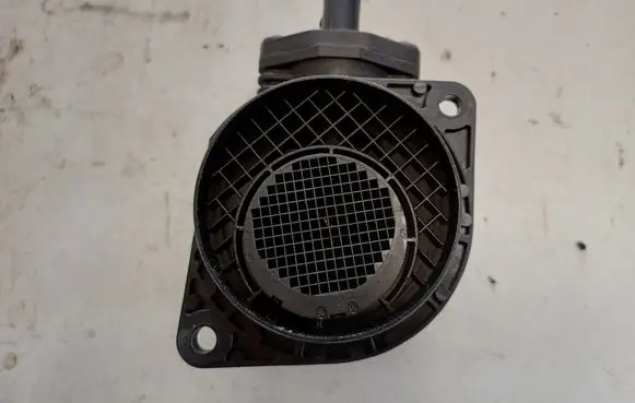 Volkswagen PASSAT B6 Mass air flow meter 038906451B