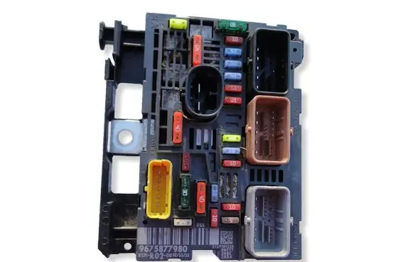 Peugeot 3008 I Fuse box set 9675877980