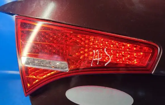 KIA Optima Boot/trunk interior light 