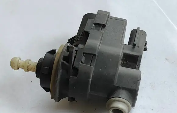Renault Modus Headlight level adjustment motor 8200402521