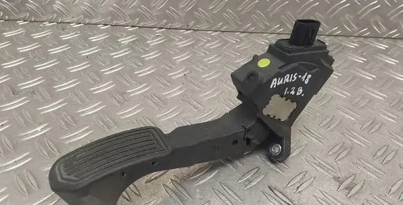Toyota Auris E180 Accelerator throttle pedal 781100W040