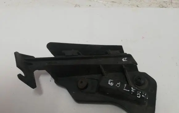 Volkswagen Golf V Front bumper mounting bracket