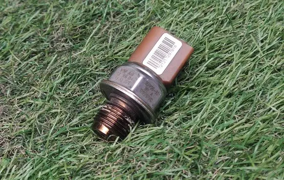 Fuel pressure sensor