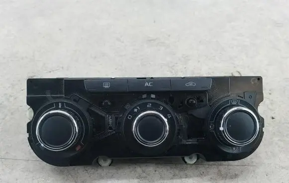 Skoda Octavia Mk2 (1Z) Climate control/heater control trim 3T0820047AB