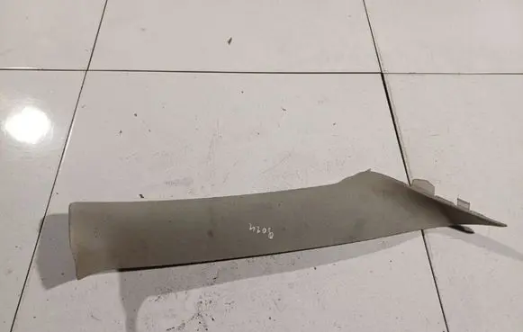 Dodge Magnum (C) pillar trim 