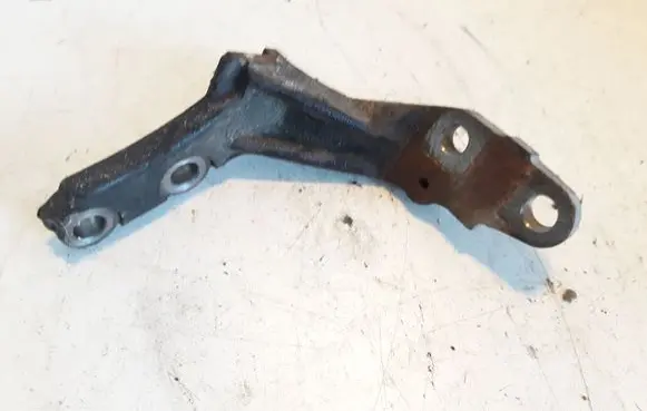 Toyota Avensis T250 Engine mounting bracket 3311905010